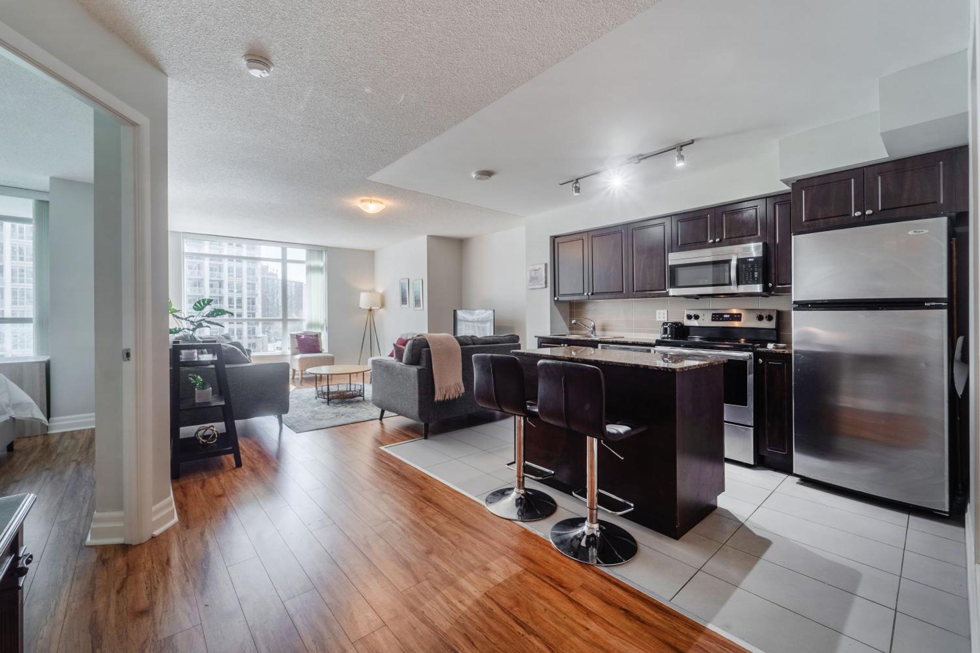 Spacious 2 Bedroom Plus Den, 2 Bath, Sleeps 5 With Balcony And Lakeview Downtown Toronto Condo エクステリア 写真
